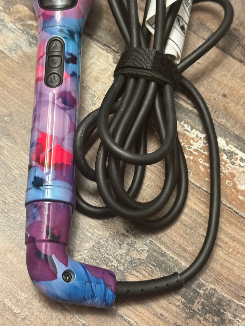 NWOB Never Used Eva NYC Floral Frenzy 1” Curling Wand , Clip Free, 9 ft cord - Picture 2 of 7